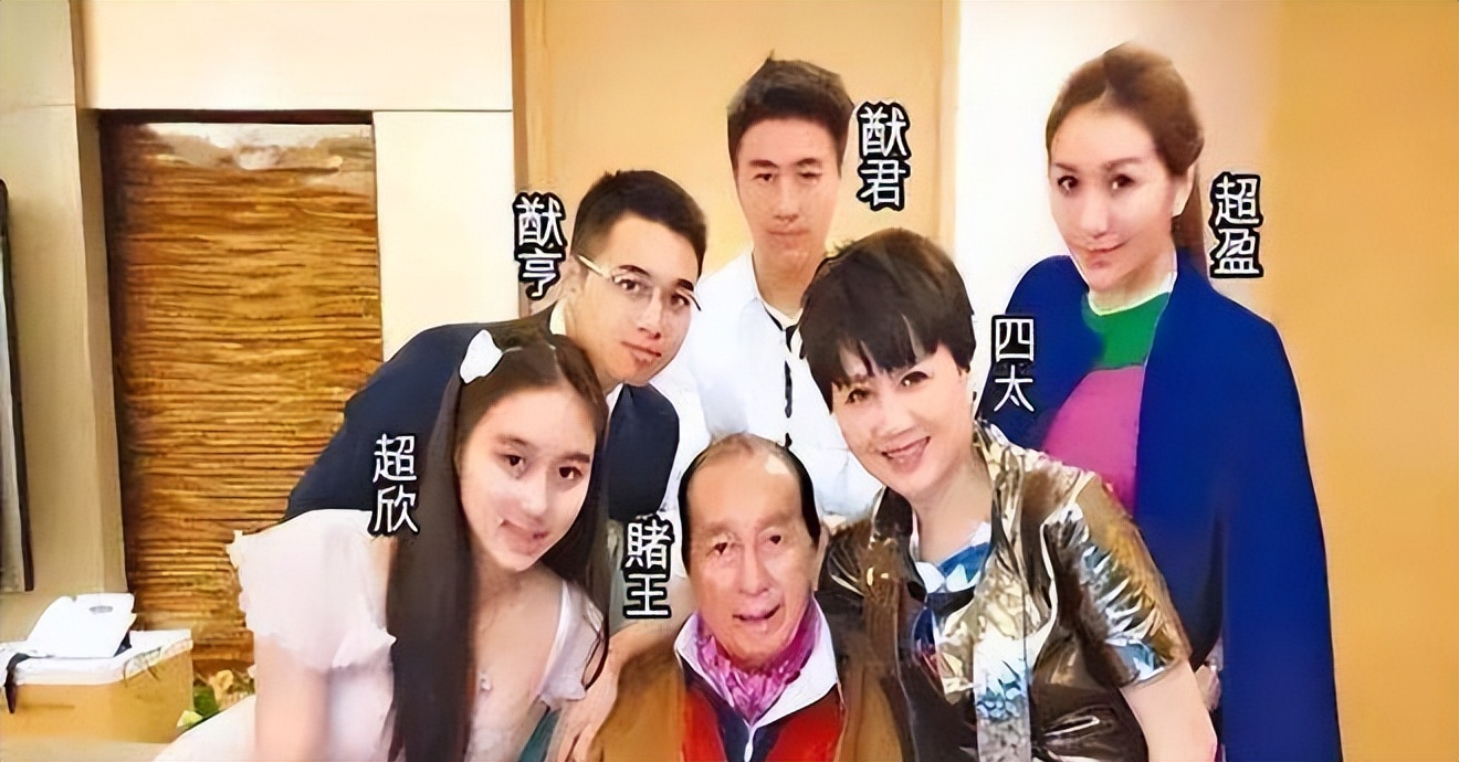 2013年何超盈,何超盈街头照