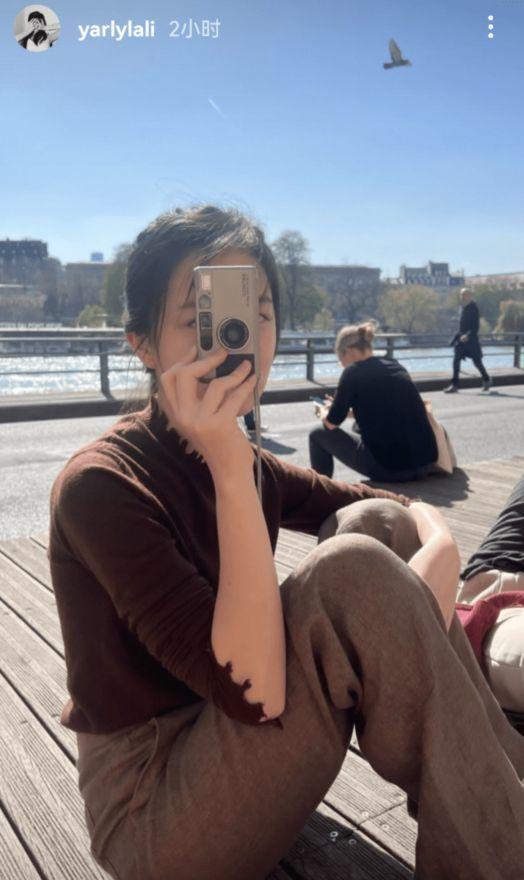 王菲李嫣打扮视频,李嫣王菲休闲装扮现身