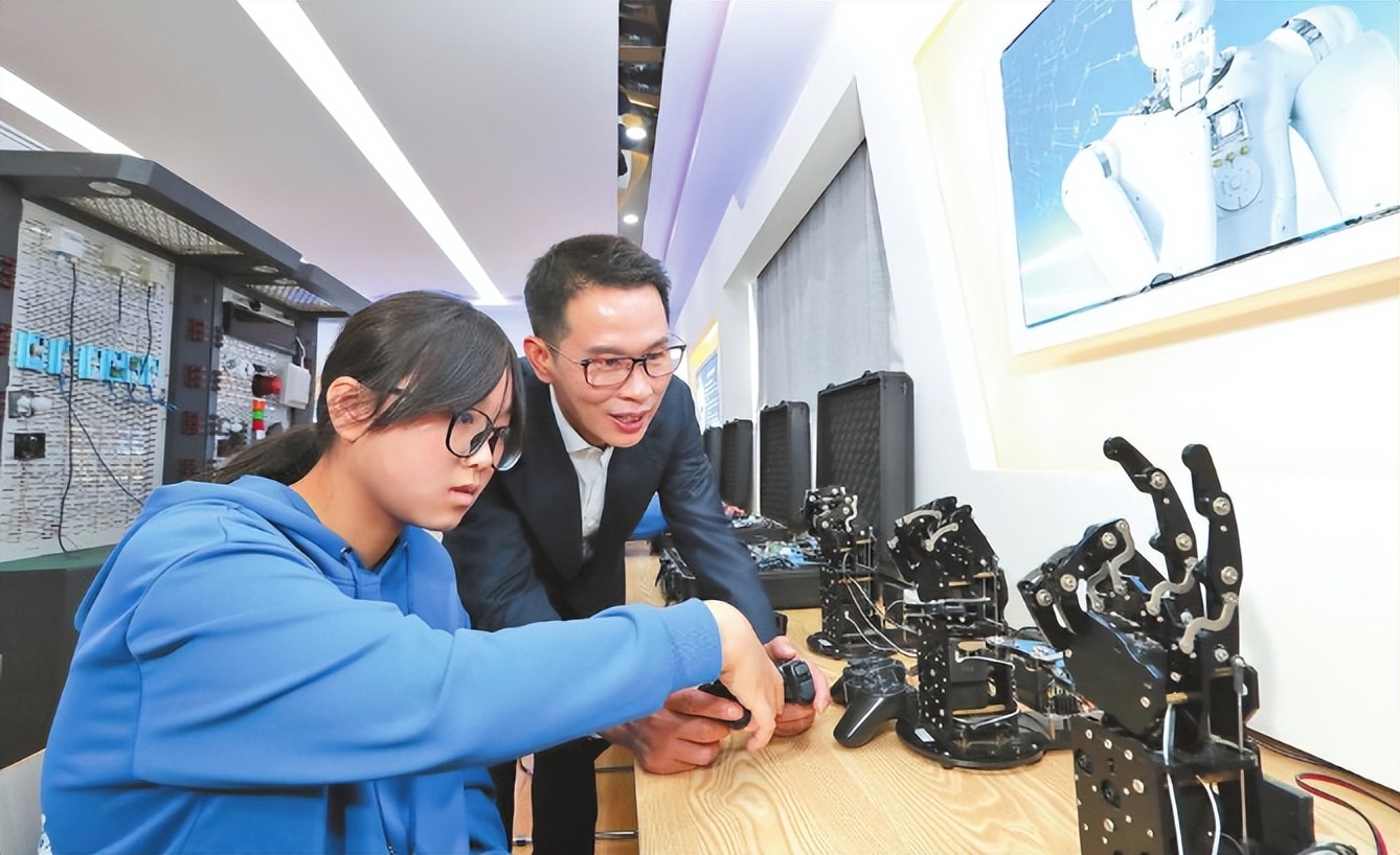 云南日报电子版特别报道,人民日报云南两会特刊