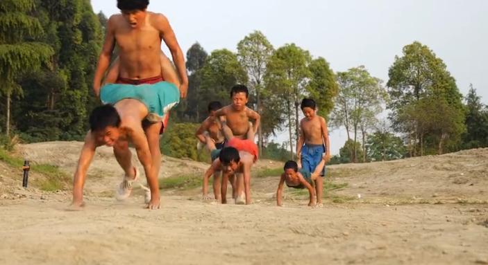 八角笼中的王宝强到底有多强,八角笼中王宝强几个动容的镜头