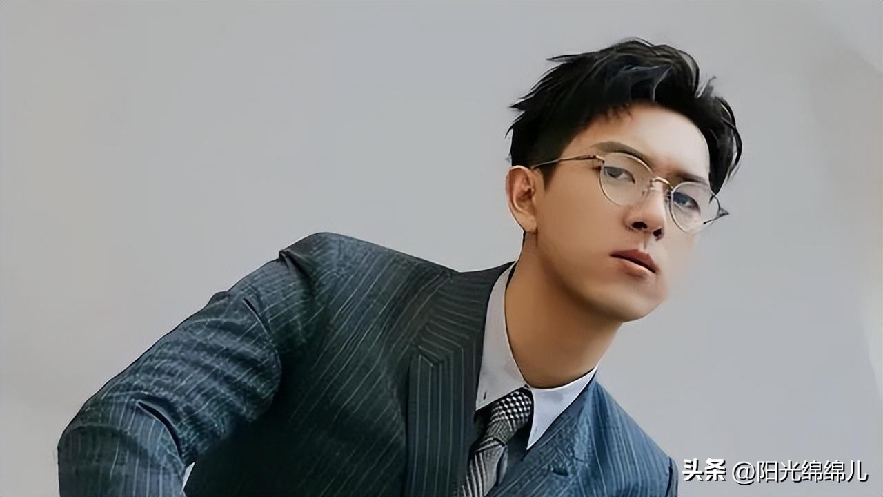 王一博王俊凯蔡徐坤他们的照片,鹿晗蔡徐坤谁帅