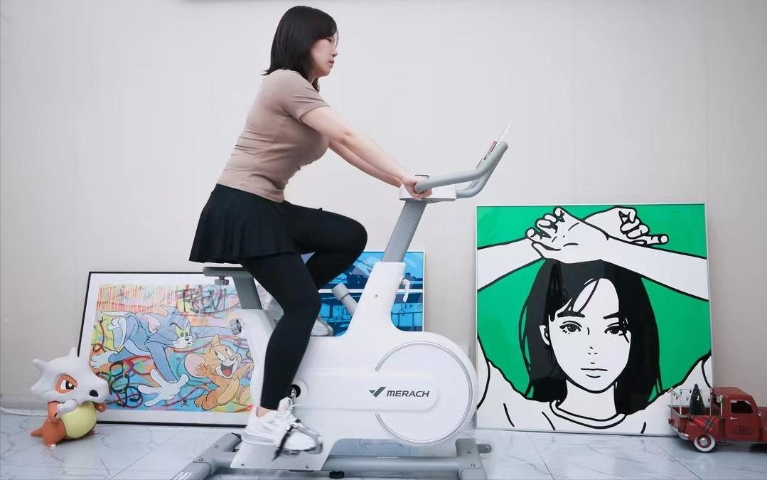 动感单车伤到膝盖了会不会很严重,动感单车不站着骑对膝盖有伤害吗