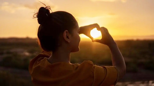 2017年独生女猝死,父母持保单理赔遭拒,法院判决:“全赔”50万