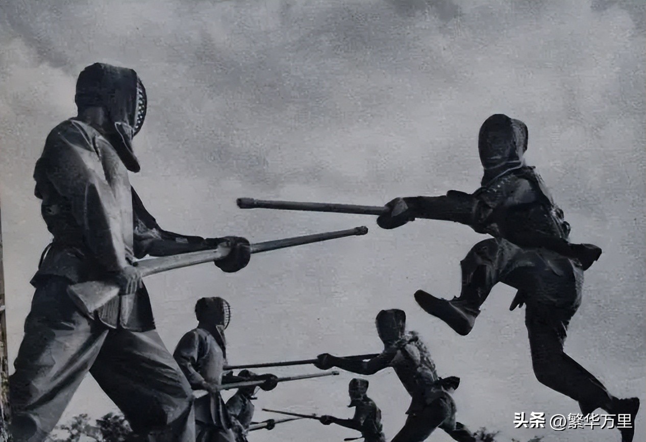 抗战非常艰难，八路军的1个主力师，为何只有117把*刀刺**？
