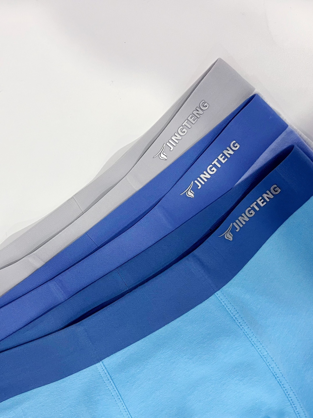 和它的相处，就像老友一般舒适！穿上这条*裤内**，尽享舒爽！