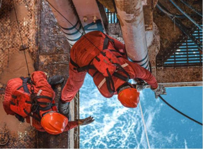 海上钻井工人的真实感受,钻井工人白天工作