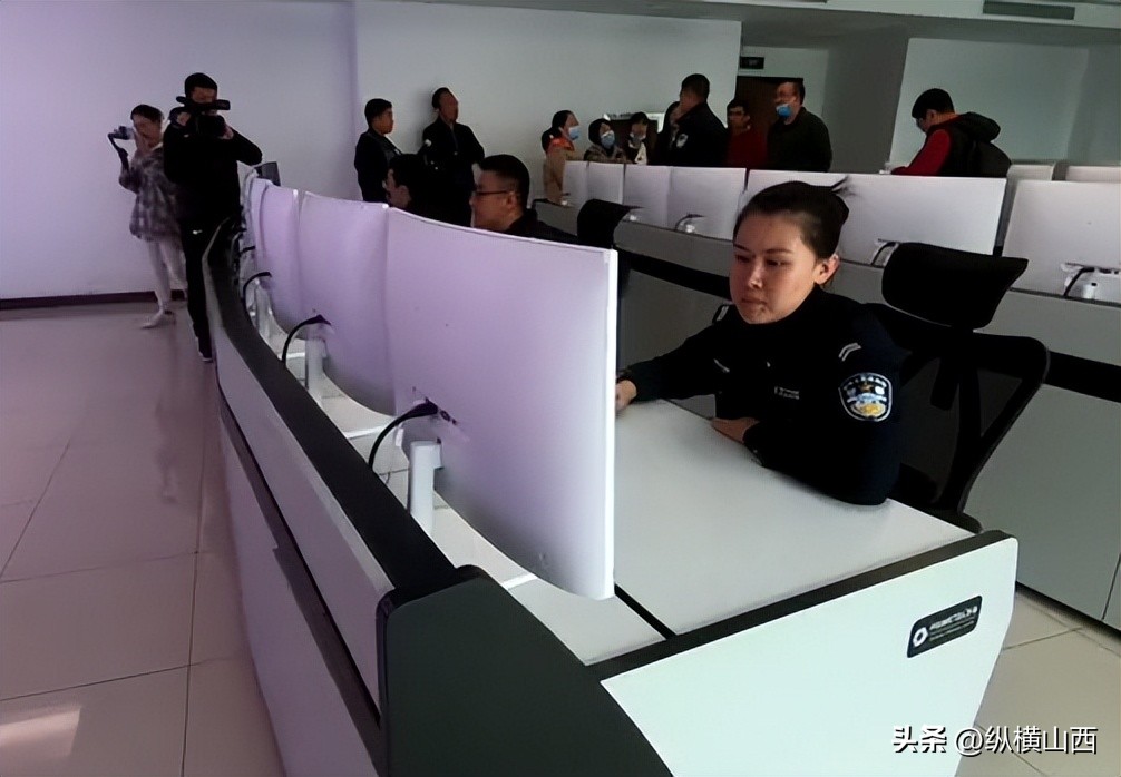 司机凌晨驾车瞌睡打盹，帽子监测脑电波异常，手环震动叫醒别犯困