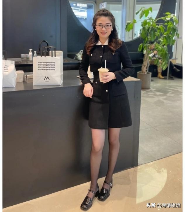 最近火了一种新穿法叫“黑丝+玛丽珍鞋”！难得一见的洋气、高级