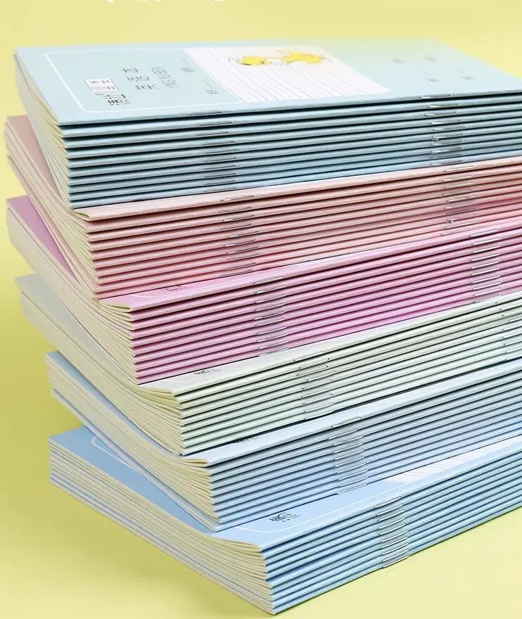 温州小伙摆地摊,摆摊小伙卖文具