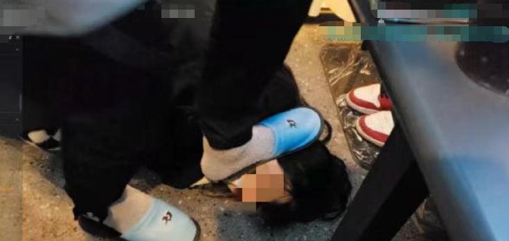 网红主播被官方点名批评，*辱侮**女嘉宾用脚踩脸，为博眼球无下限