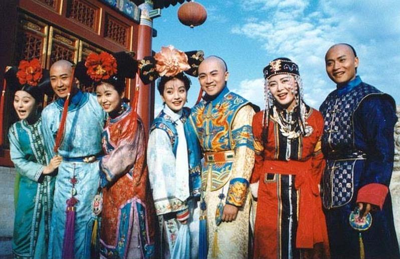 给小燕子取名还珠格格,还珠格格小燕子和紫薇结为姐妹