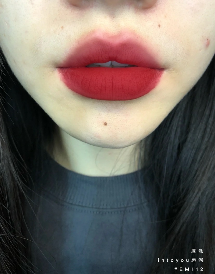 黑黄皮肤适合的滋润型口红,肤色暗黄的女生涂什么颜色的口红