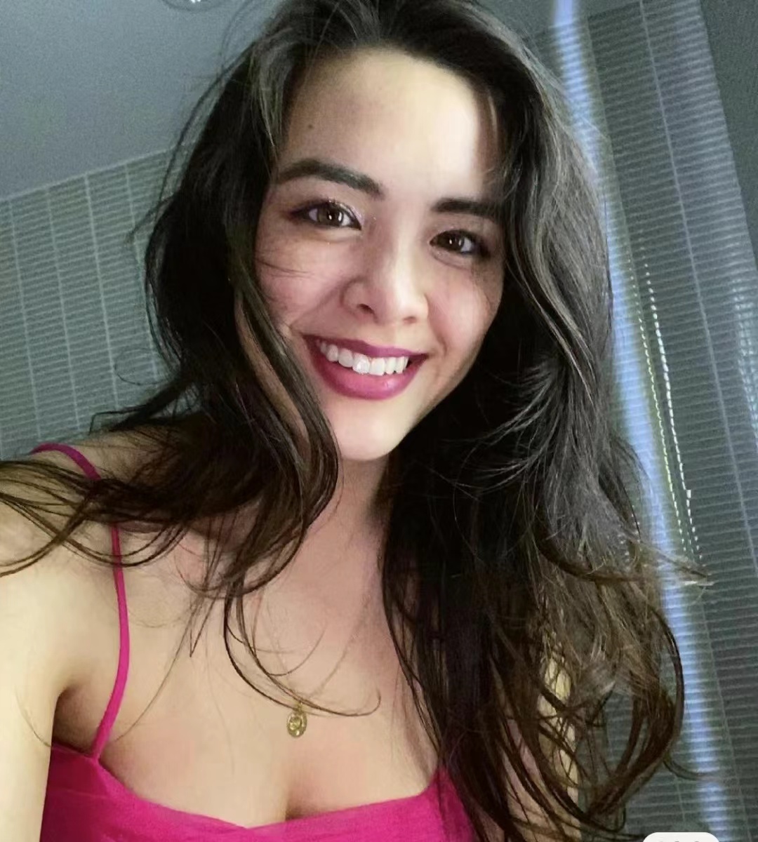 有一种尴尬叫“星二代玩性感”，*裤底**胸部全露，让明星父母都脸红