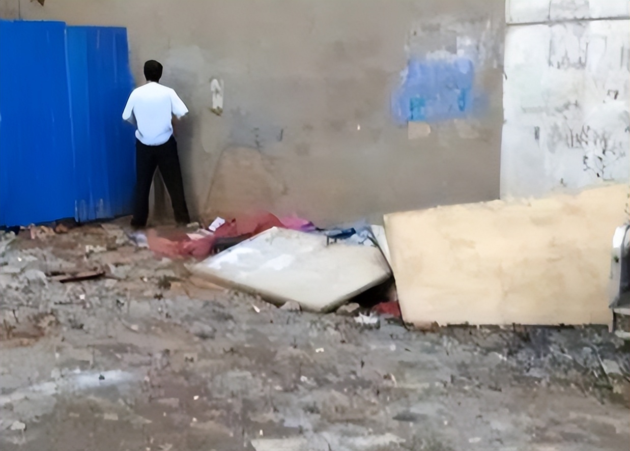 某地女子工地干活撞见男子撒尿，日思夜想成病，竟报警让对方负责