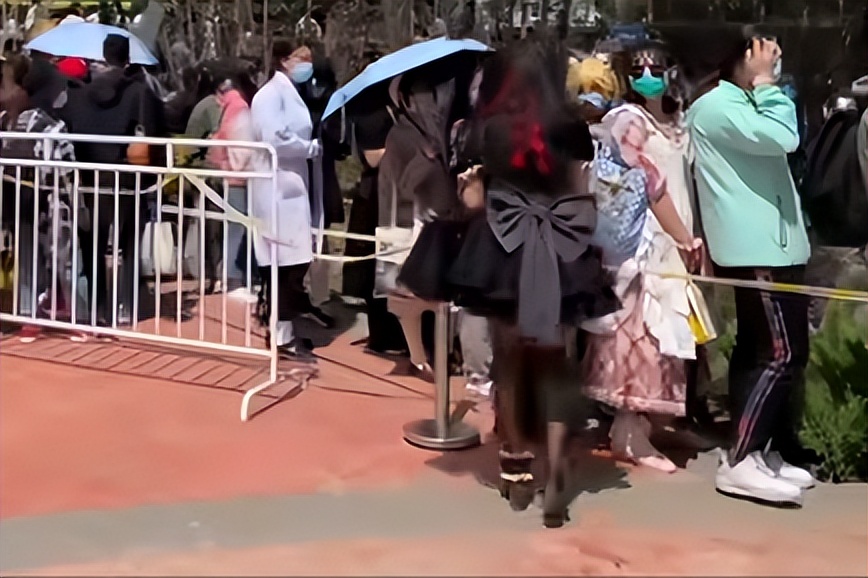 央美毕业生扮名媛21天遭保安搭讪,女大学生假扮名媛原视频