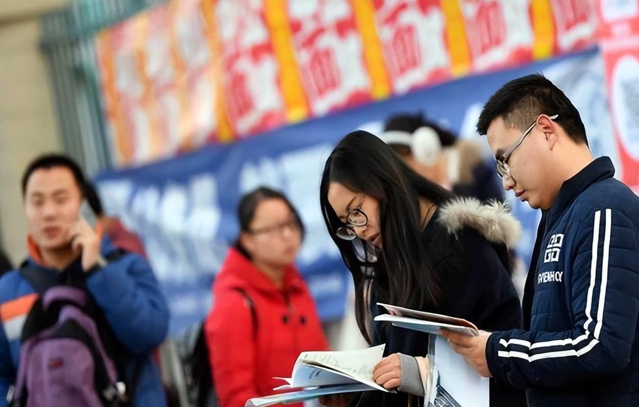 体制内服务期满还能考编吗,已经在体制内还有必要继续考编吗