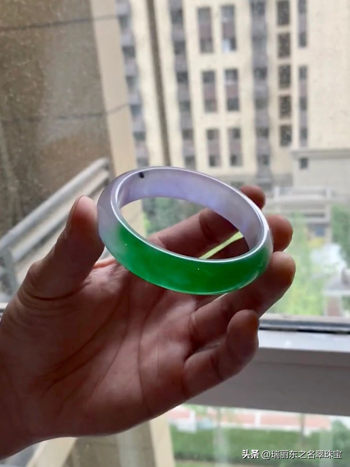 怎样用佘太玉紫光灯检验真假翡翠,分享鉴别翡翠真假的十大技巧