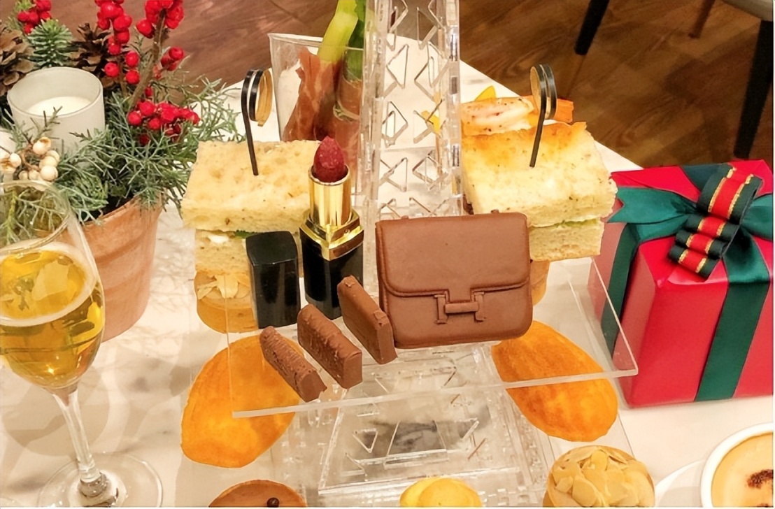 二手*袜丝**三十多人穿，男子*底卧**“名媛群”，揭开“名媛”真面目