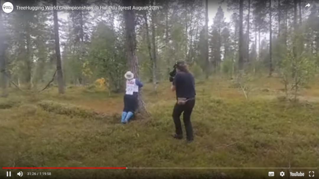 谁懂啊！沪上年轻人开始流行“抱树”解压了