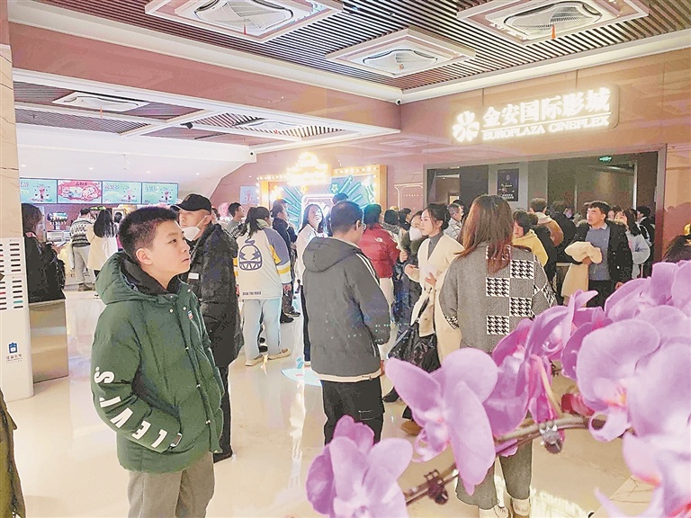 褰遍櫌涓氬唴浜哄＋鎻,褰遍櫌浠庝笟浜哄憳璁胯皥