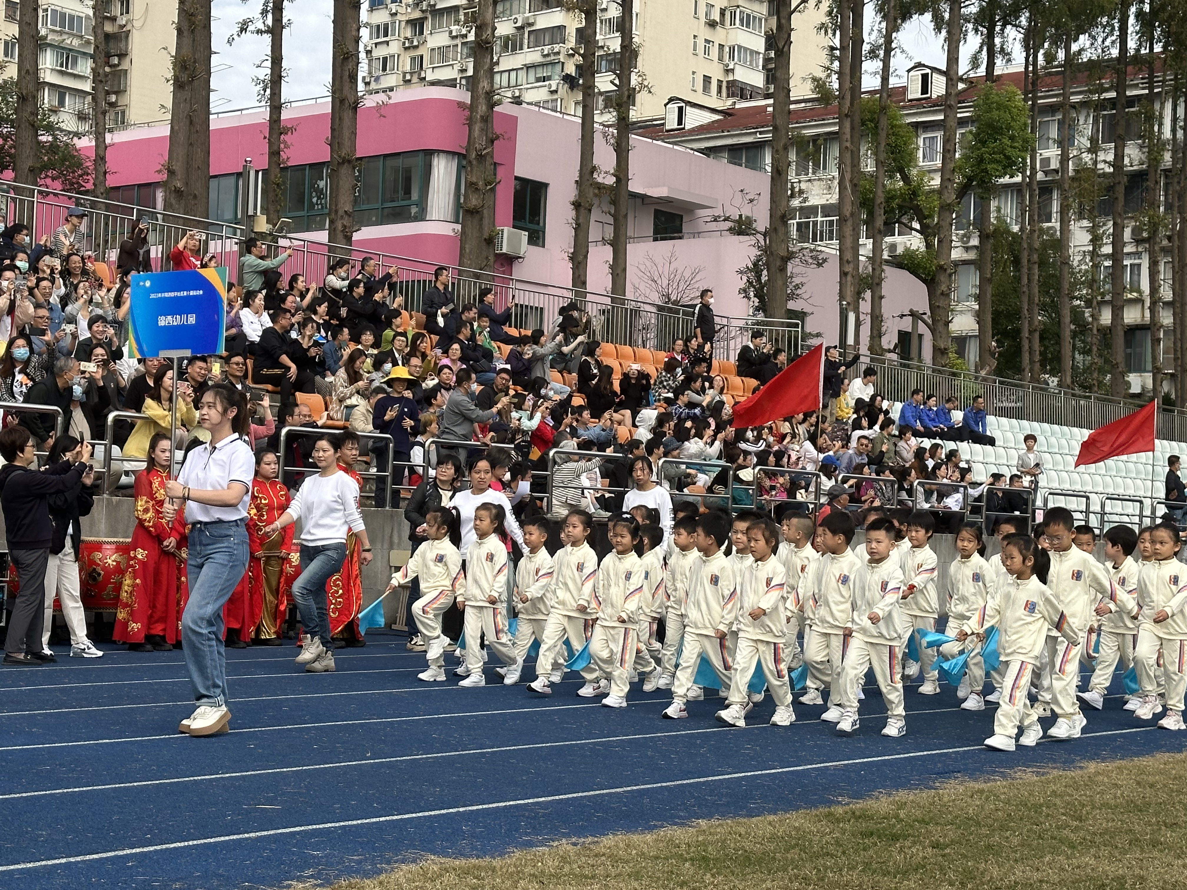 社区举办全民健身趣味运动会,全民健身进社区趣味运动会