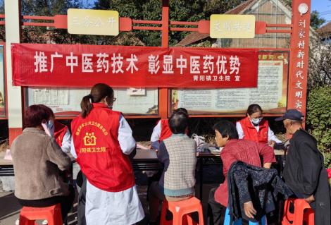 重阳节敬老送温暖新闻,乡贤情系家乡重阳节送温暖