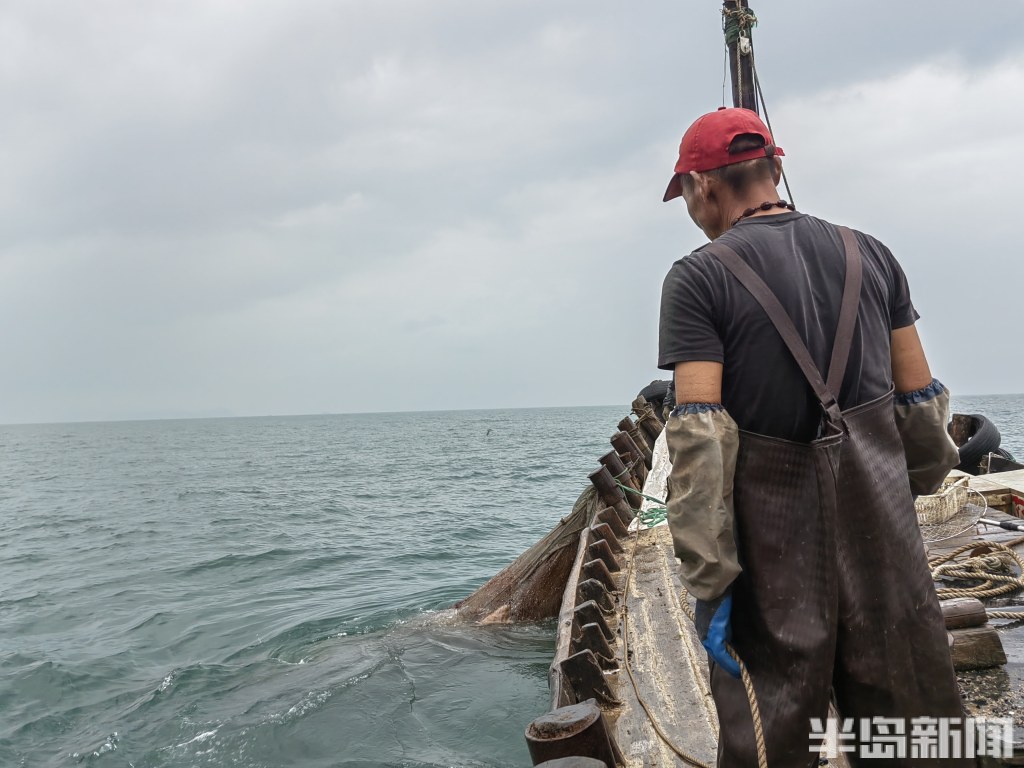 青岛开海渔船出海视频,青岛小港渔船出海