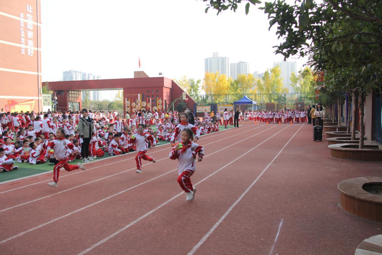 西安经开第14小学开幕式表演,西安经开第四小学校运会开幕式
