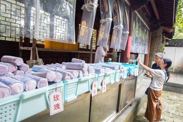 杭州各大寺庙“筒儿月饼”陆续开售！橙柿独家探访中天竺“月饼厨房”：吃货最惦记的素月饼是怎么做出来的？