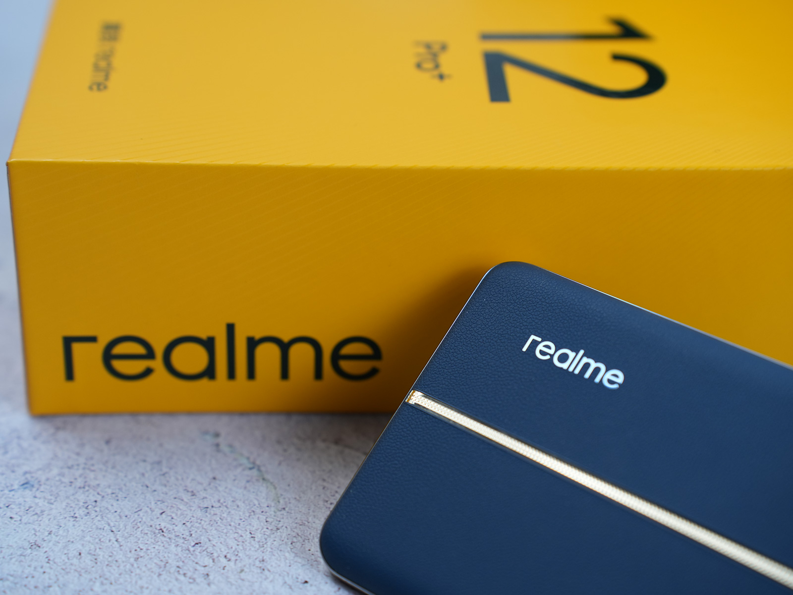 真我12pro中端颠覆者价格,真我12Pro+或搭载潜望式长焦