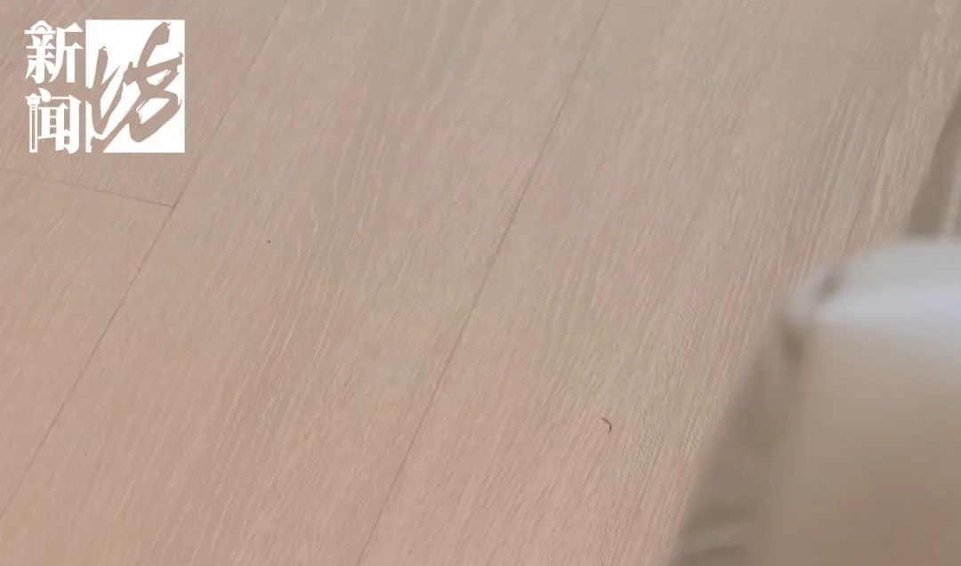 楼上开地暖温度高楼下房顶开裂,楼上地暖天花板发热