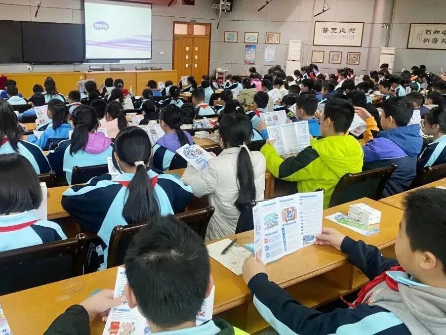 净化网络环境保护公民合法权益,扫黄打非进校园宣传活动简报