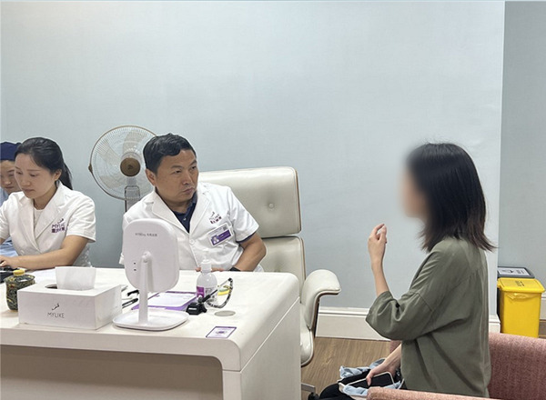 脸上起红斑痘怎么回事,脸上起了红斑红疹怎么回事