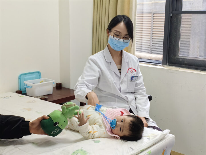 咳嗽一直不好看中医还是西医,小儿咳嗽久治不愈找中医还是西医