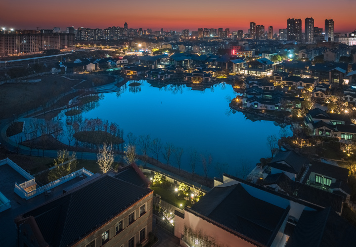 海宁皮革城是郑恺家的吗,海宁皮革城现在是什么样子