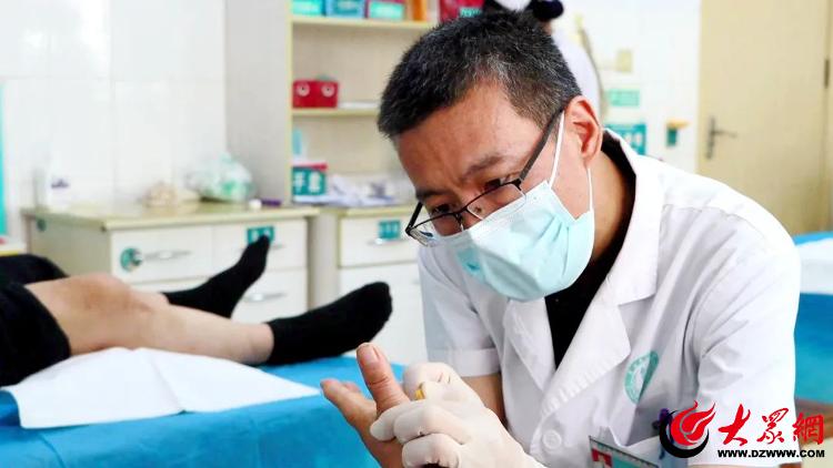 致敬“滨州好医生”丨张震：弘扬中医文化扎根基层行医