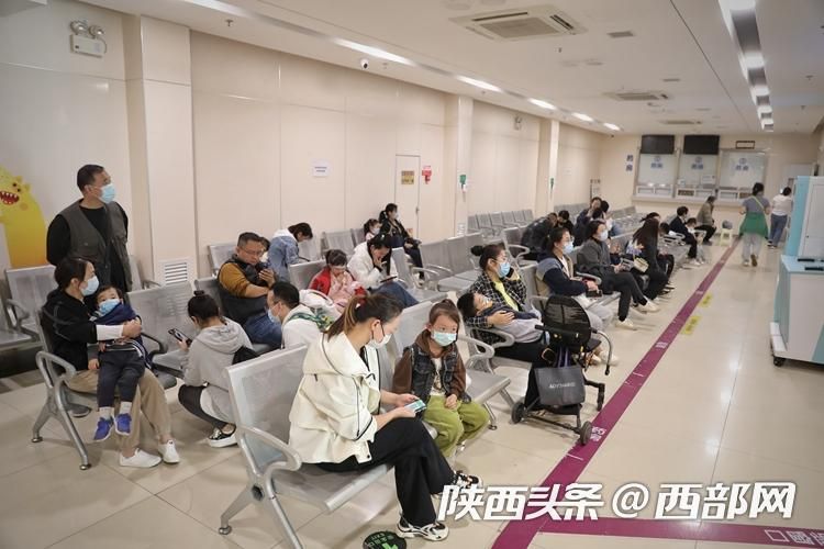 小孩肺炎支原体会反反复复发高烧,小孩支原体肺炎反复高烧呼吸急促