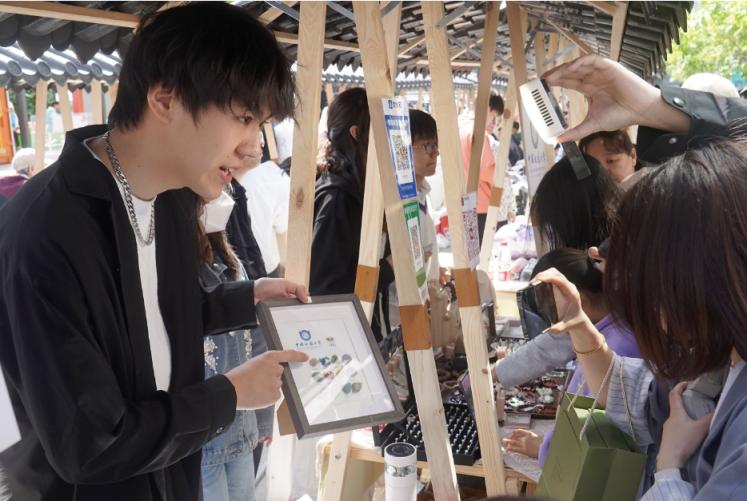 北大旧书市集,北京海淀首场高校旧书市集开张