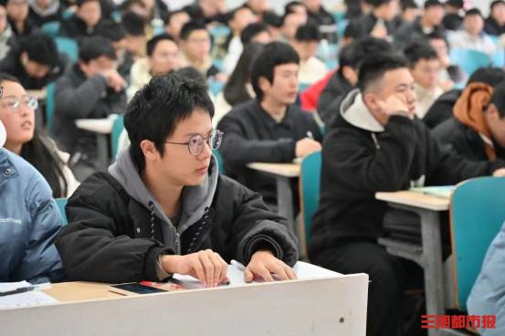 热辣滚烫开学第一课简笔画,以热辣滚烫为主题的开学视频