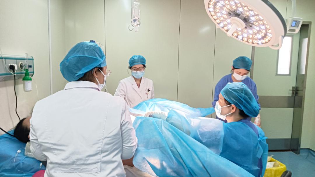 9斤4两，寿光综合医院产房经阴分娩一例4670g巨大儿