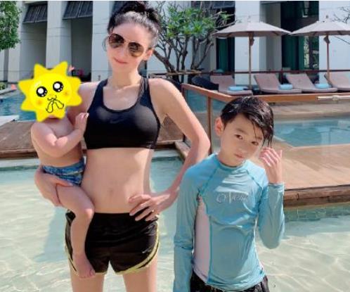 张柏芝手臂伤疤被曝照片,张柏芝被自家宠物狗咬伤视频