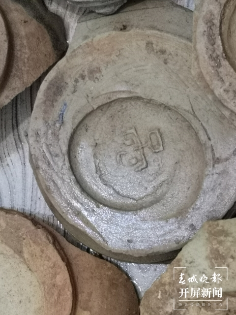 到底是什么来历？曲靖路边发现的宋元碎碗出现神秘文字符号……