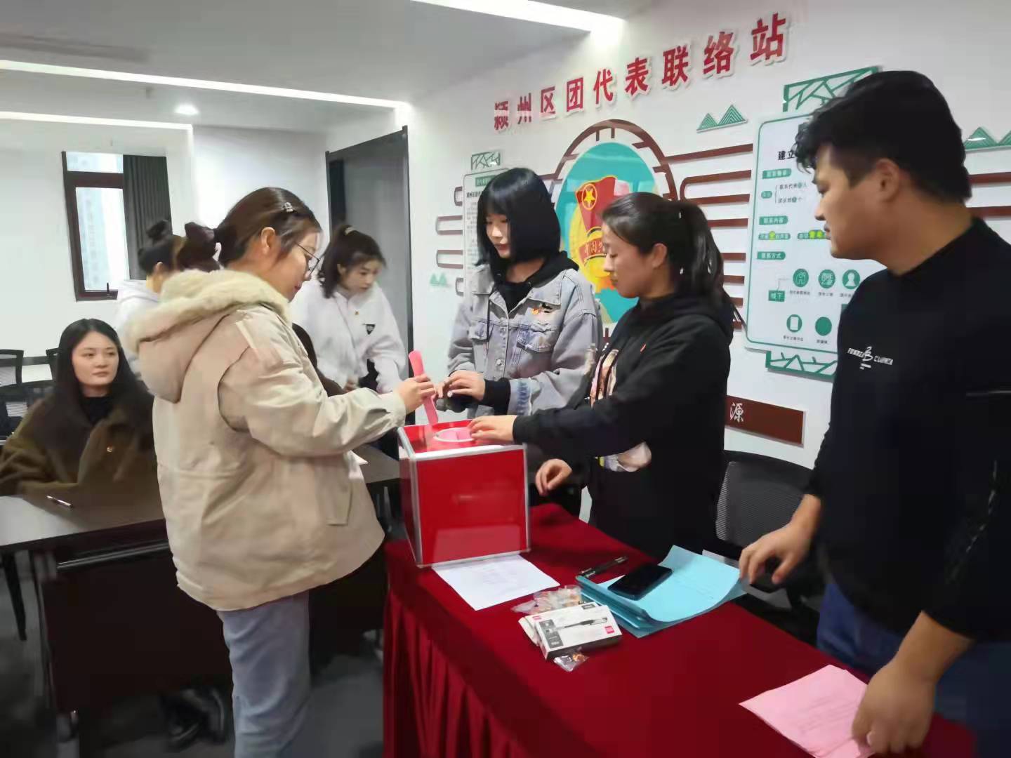 不忘初心跟党走牢记使命中国梦,不忘初心跟党走砥砺奋进新征程