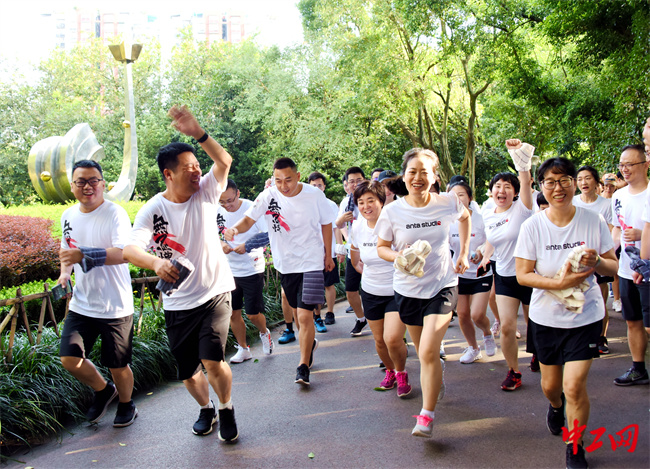 驻渝央企工会：为一线职工打造体育健康幸福之家