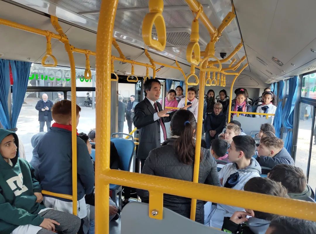 乌拉圭用户为何对安凯赞不绝口？美女驾驶员这么说