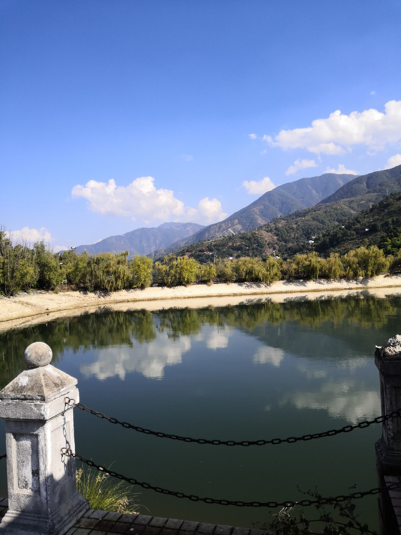 梅子姐这次选了没有打窝的钓位，渔获究竟如何呢