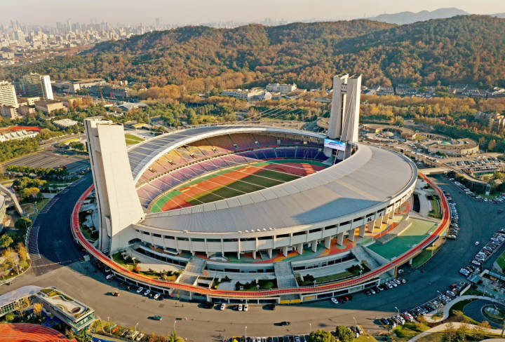 春节福利|足球、羽毛球、游泳……春节这三天，黄龙体育中心免费开放！快去预定场地啦