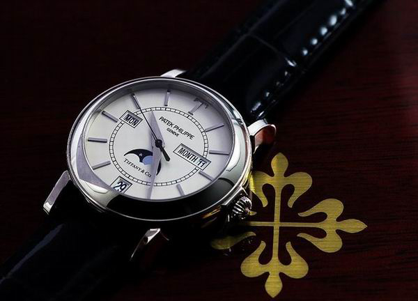 “表王”已四面楚歌？百达翡丽与蒂芙尼联名腕表拍出4141万天价被质疑