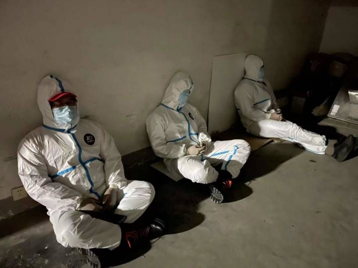 上虞这支足球队变身防疫小分队，搬运物资到凌晨：比踢球还累，但一切都值得