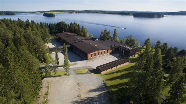 这间拥有真力TheOnes5.1环绕声系统的大客厅，你慕了吗？